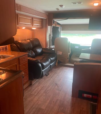 2011 Fleetwood Storm Class A 32ft