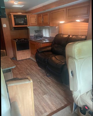 2011 Fleetwood Storm Class A 32ft