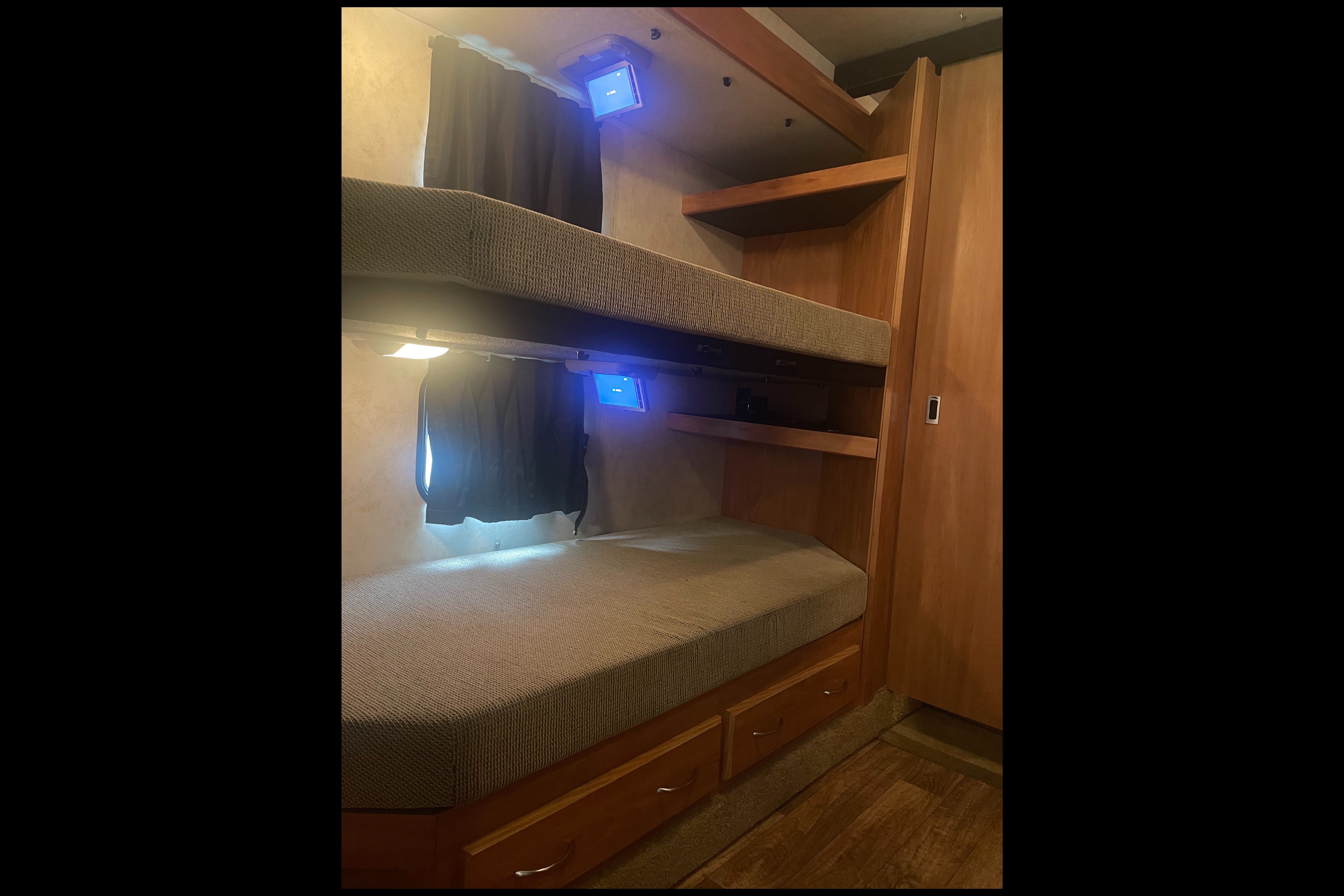  2011 Fleetwood Storm Class A 32ft