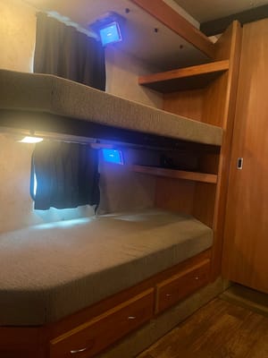 2011 Fleetwood Storm Class A 32ft