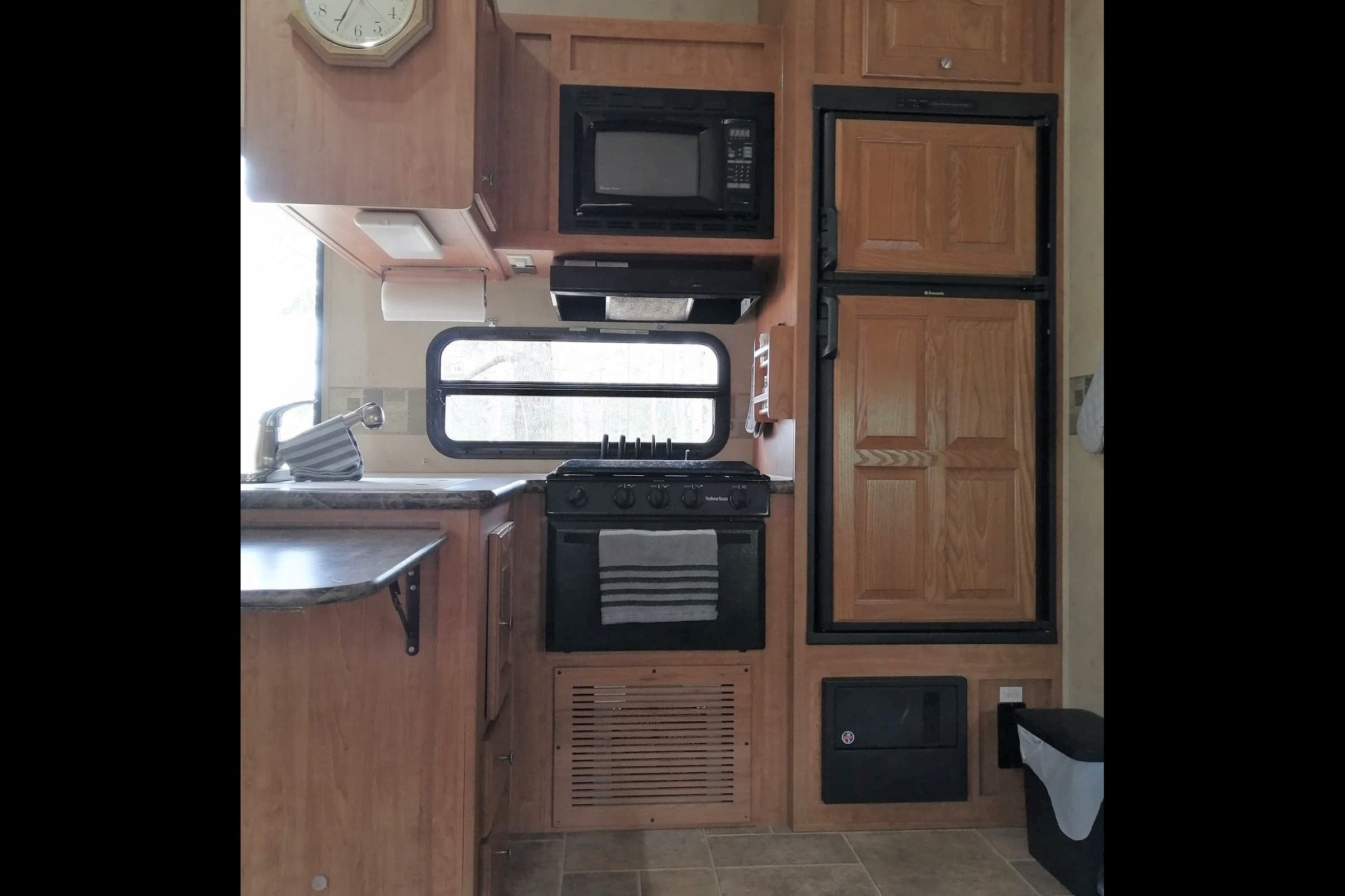 MARITIME CAMPER RENTALS:  2 Baths + Bunkroom (5th-Wheel)