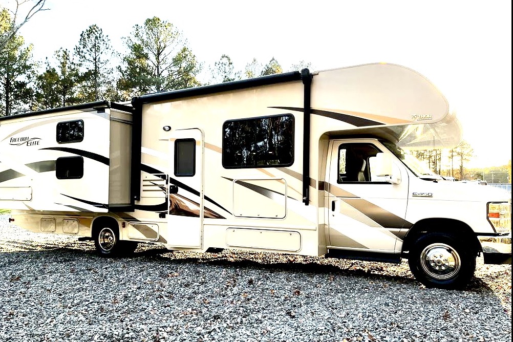 Freedom Elite Class C Bunk Floorplan Sleeps 6-8