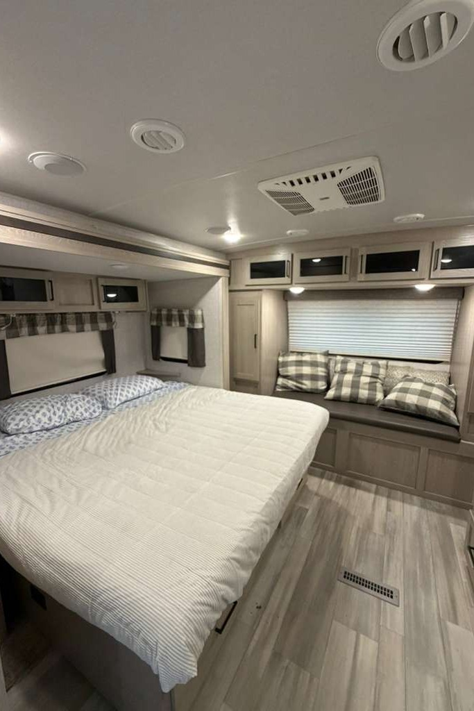 CL09 - Forest River FLAGSTAFF 29RBS Travel Trailer