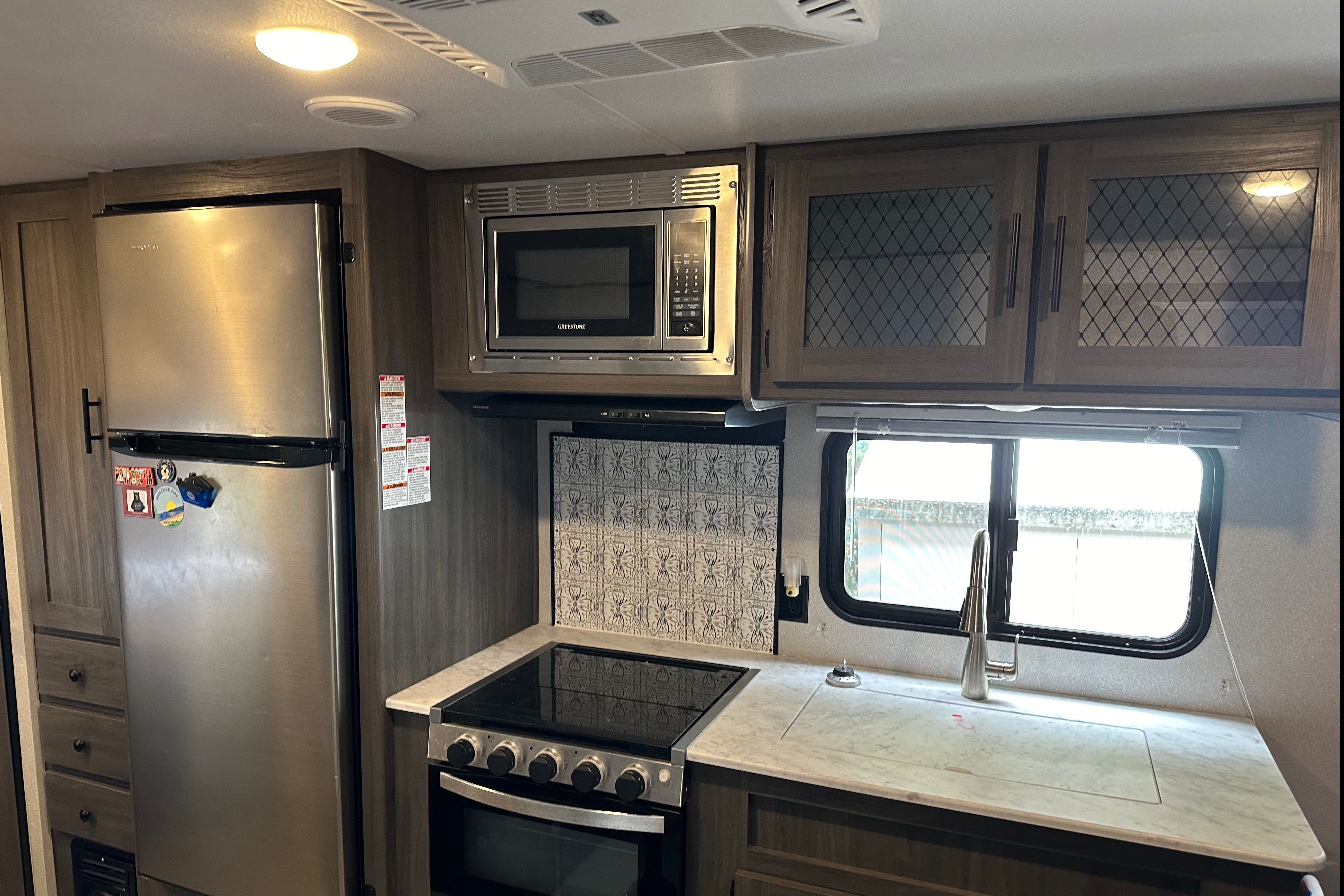Ready for Adventure! Sleeps 6+, family & pet friendly! 