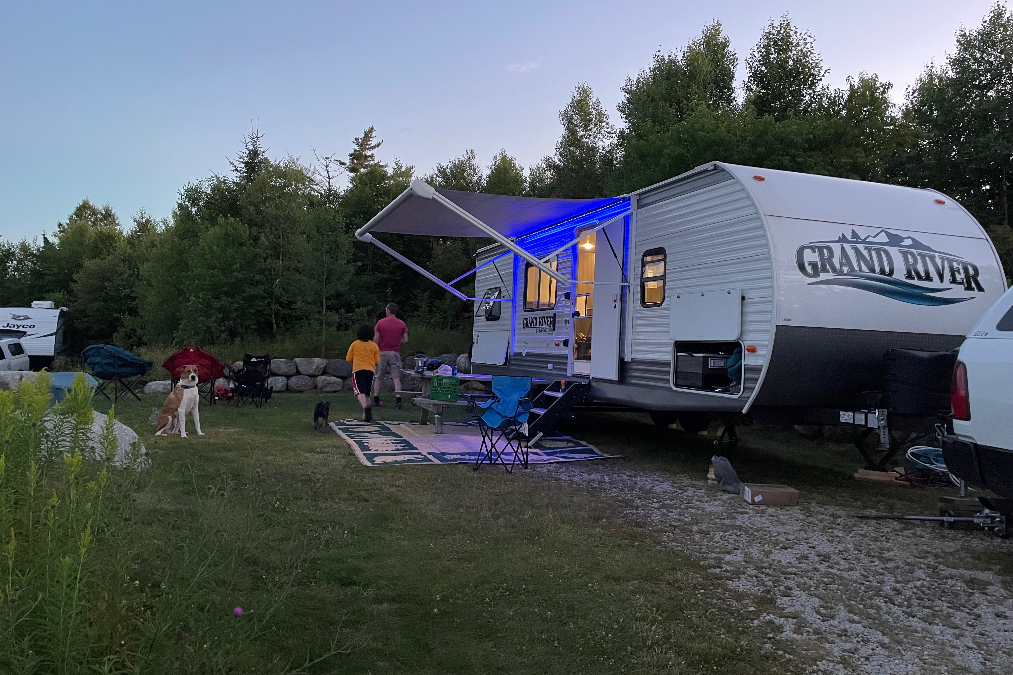 Ready for Adventure! Sleeps 6+, family & pet friendly! 