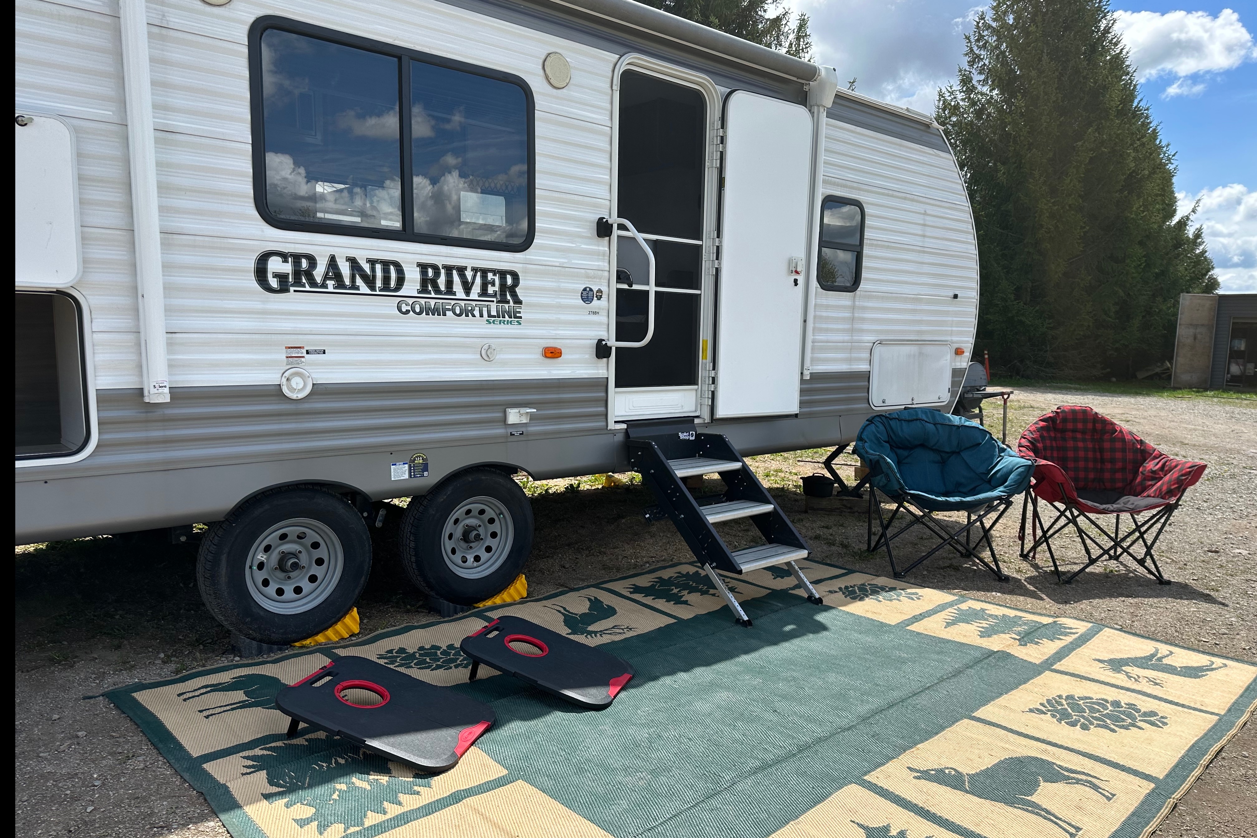 Ready for Adventure! Sleeps 6+, family & pet friendly! 