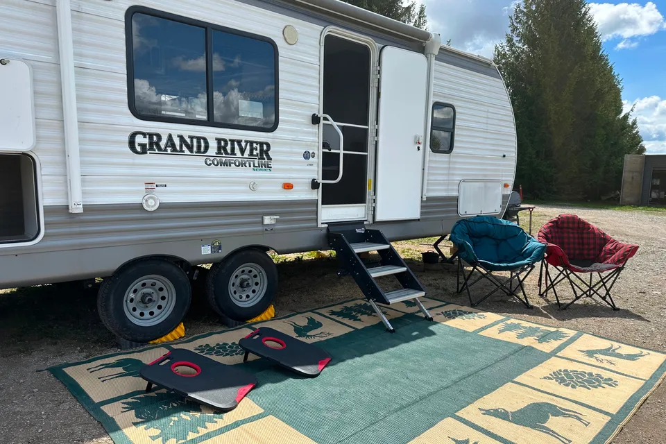 Ready for Adventure! Sleeps 6+, family & pet friendly! 