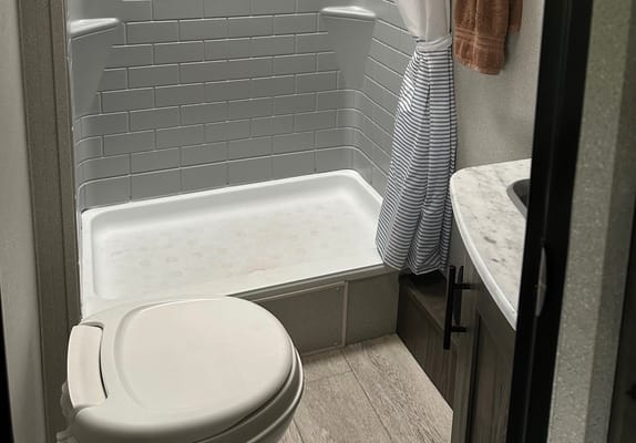 Ready for Adventure! Sleeps 6+, family & pet friendly!