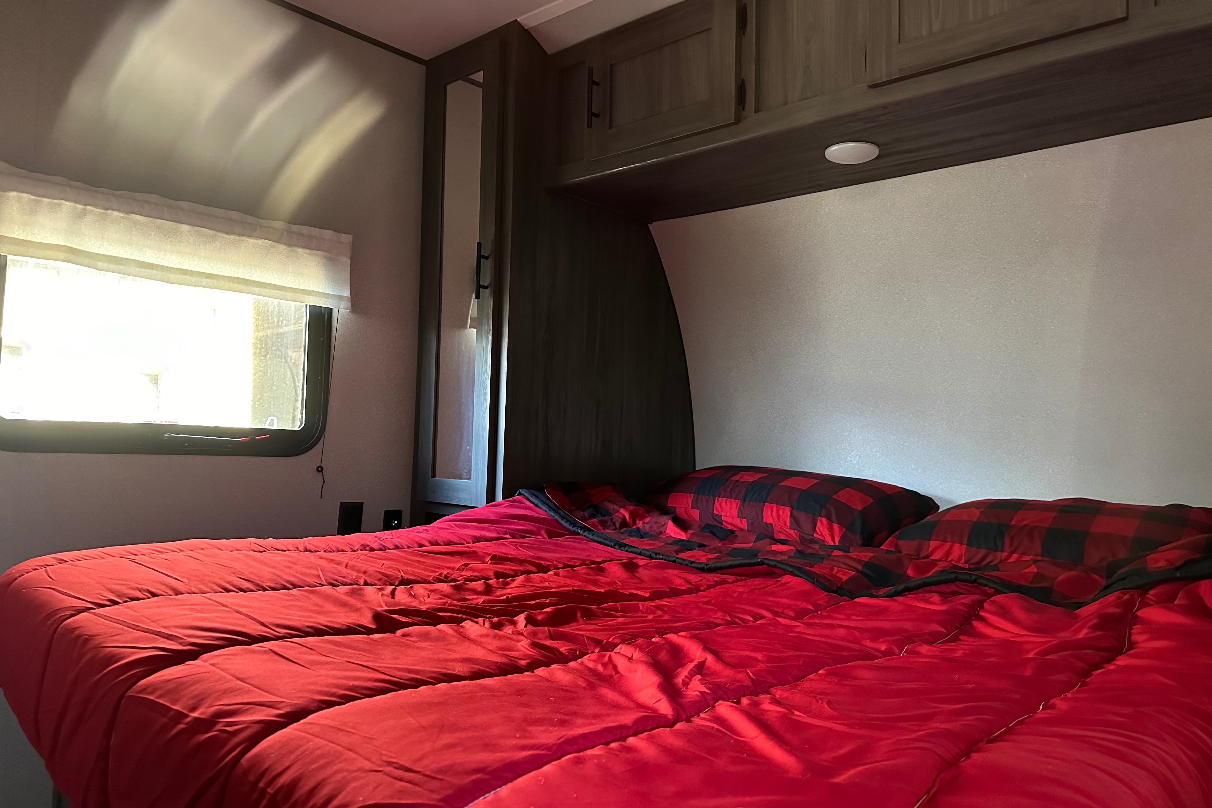 Ready for Adventure! Sleeps 6+, family & pet friendly! 