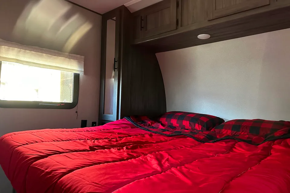 Ready for Adventure! Sleeps 6+, family & pet friendly! 