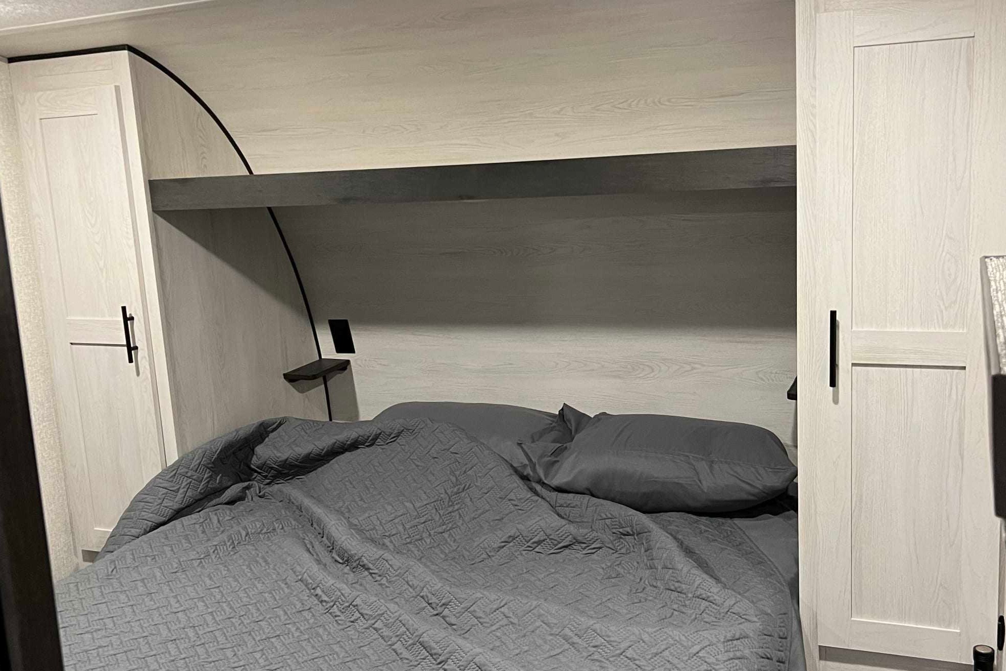 Apartment On Wheels KZ Sportsmen 26BHSE Travel Trailer