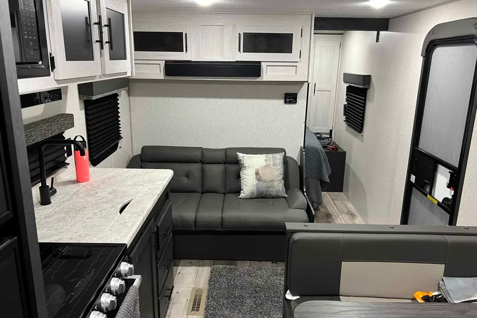 Apartment On Wheels KZ Sportsmen 26BHSE Travel Trailer