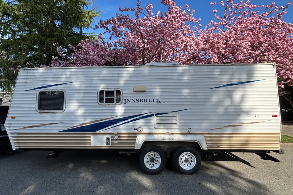 Dreamer Cozy Camper