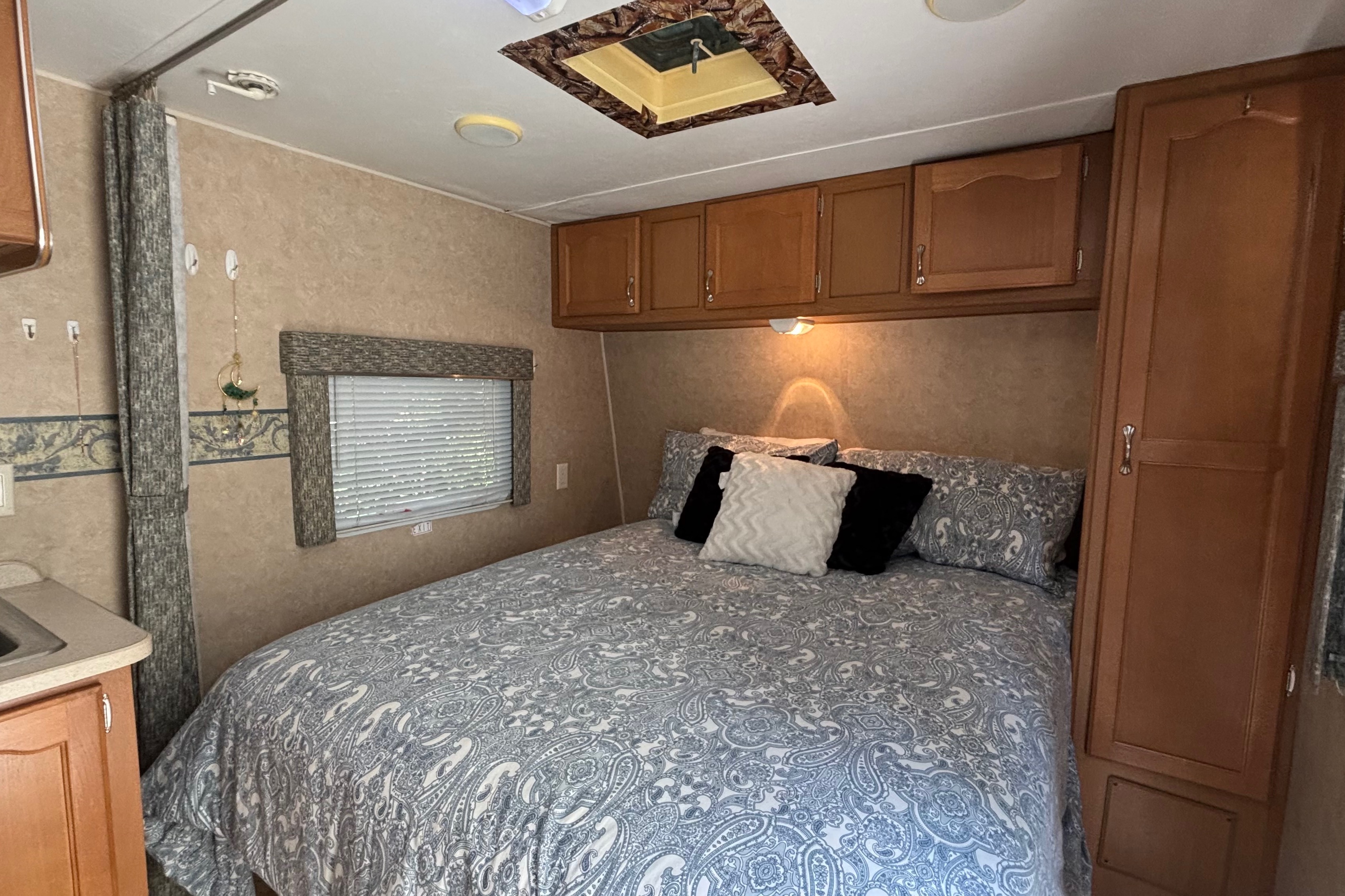 Dreamer Cozy Camper