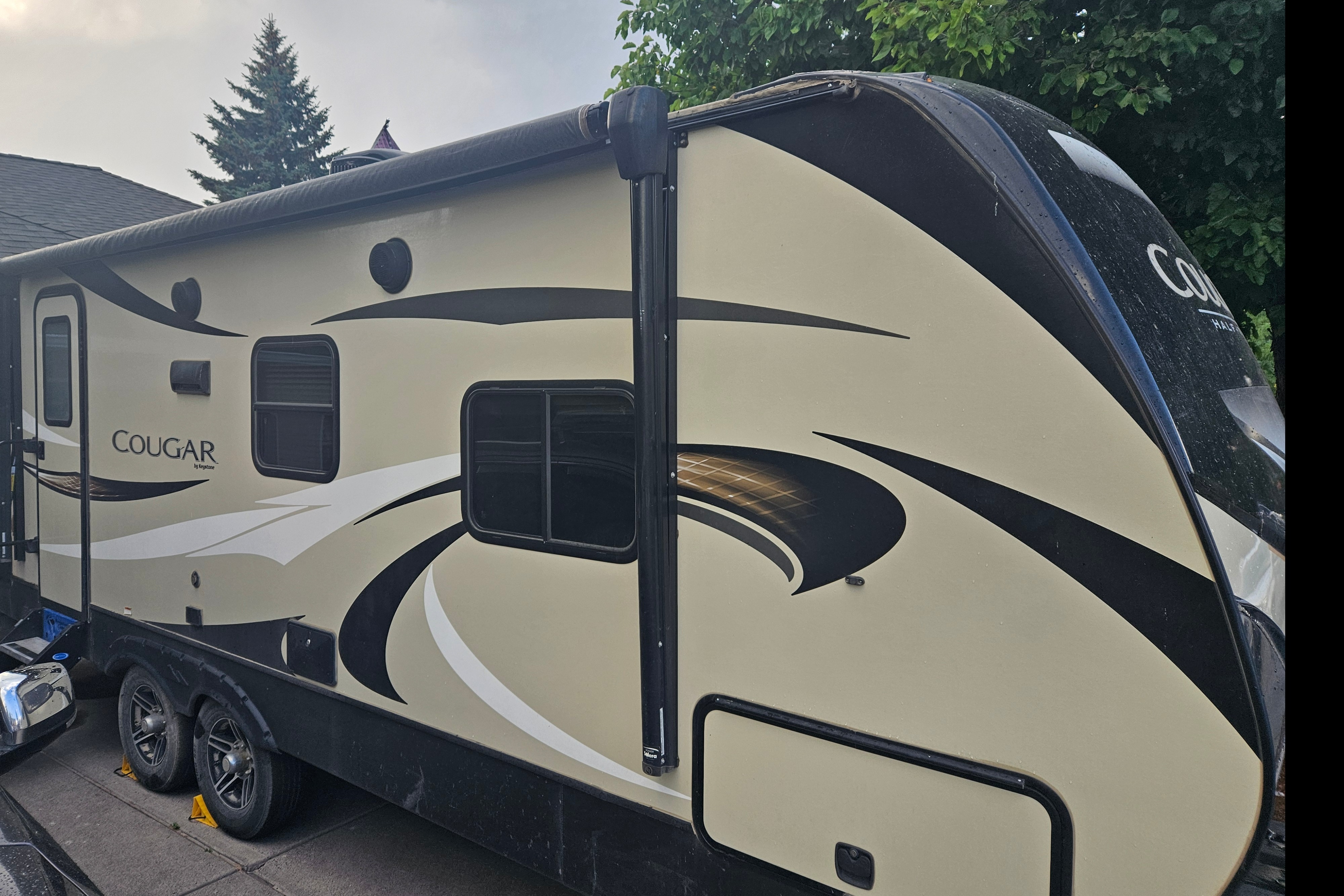 24 ft Keystone Cougar Travel Trailer