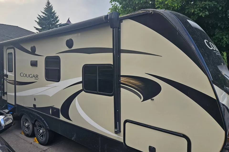 24 ft Keystone Cougar Travel Trailer