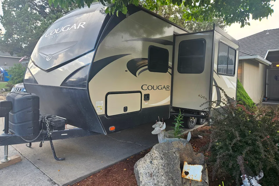 24 ft Keystone Cougar Travel Trailer