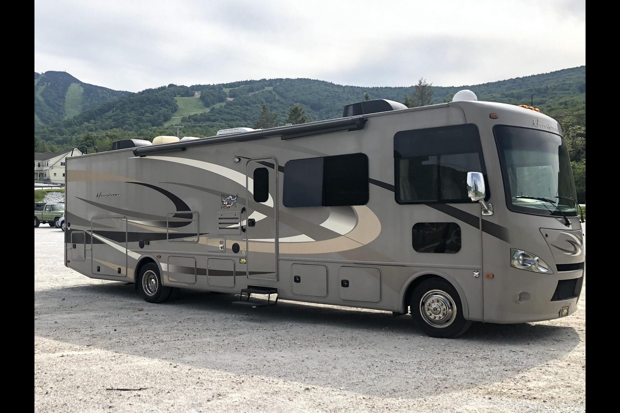 2015 Thor Motor Coach Hurricane Class A - Our Family Roadtrip & Party Bus!
