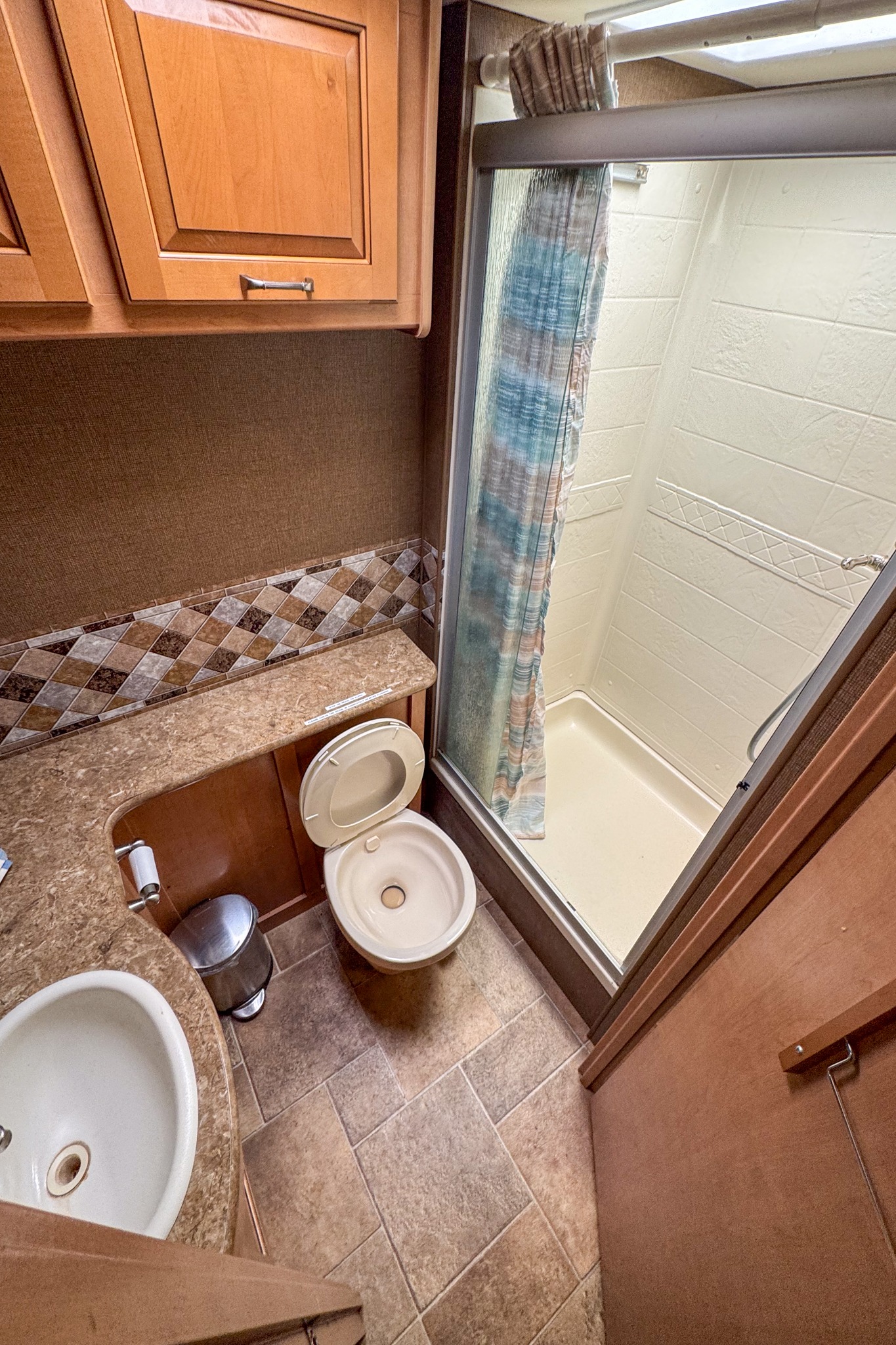 2015 Thor Motor Coach Hurricane Class A - Our Family Roadtrip & Party Bus!