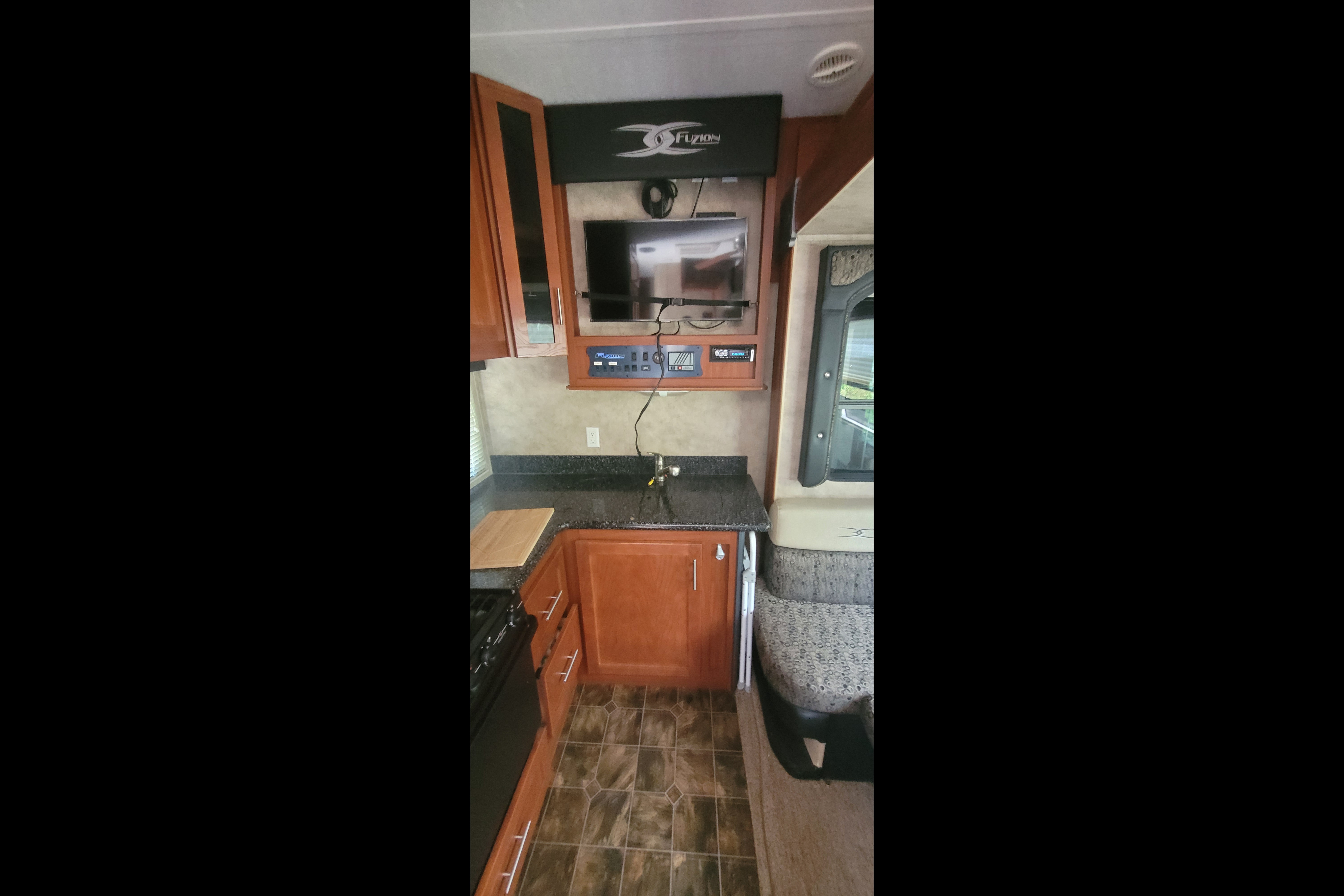 Daniel's Fusion 5th wheel big rig toy hauler Fifth Wheel