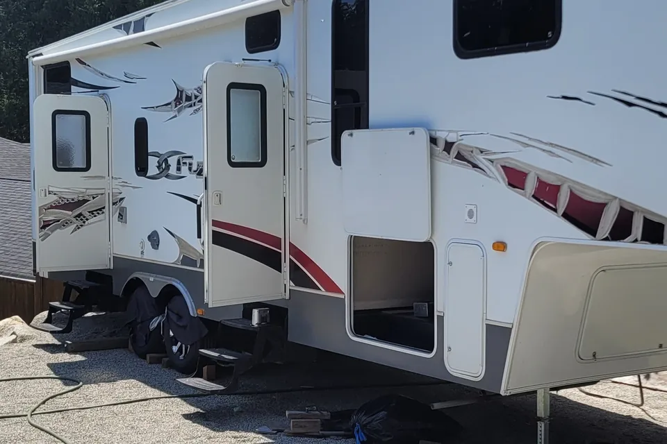 Daniel's Fusion 5th wheel big rig toy hauler Fifth Wheel
