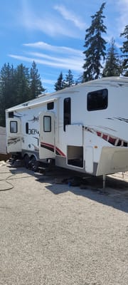 Daniel's Fusion 5th wheel big rig toy hauler Fifth Wheel
