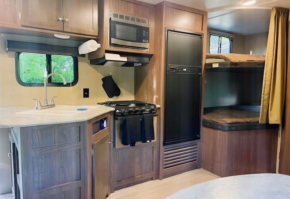 Dustin's Coleman Lantern Travel Trailer
