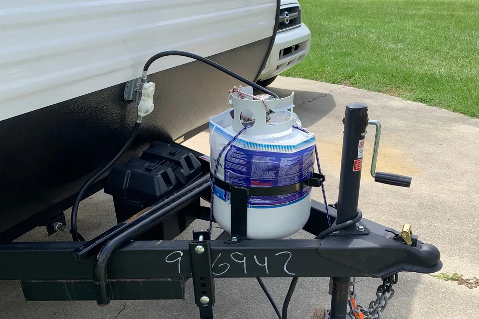 The Scoot Around Colman 17 B Travel Trailer