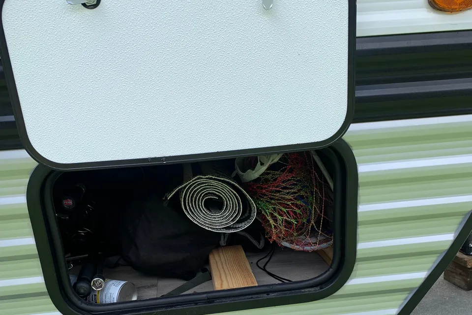 The Scoot Around Colman 17 B Travel Trailer