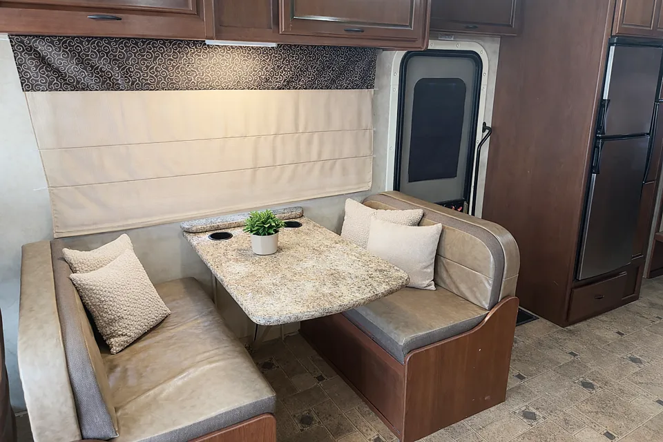 (#8) Class A RV Motorhome- Sleep 8, EDC, Burning man, Festivals, Camping.