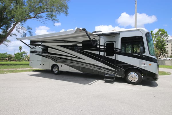 2023 Entegra Vision XL Class A+Pets