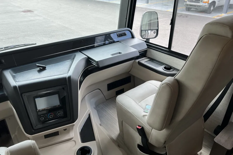  2023 Entegra Vision XL Class A+Pets