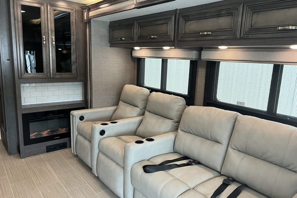 2023 Entegra Vision XL Class A+Pets