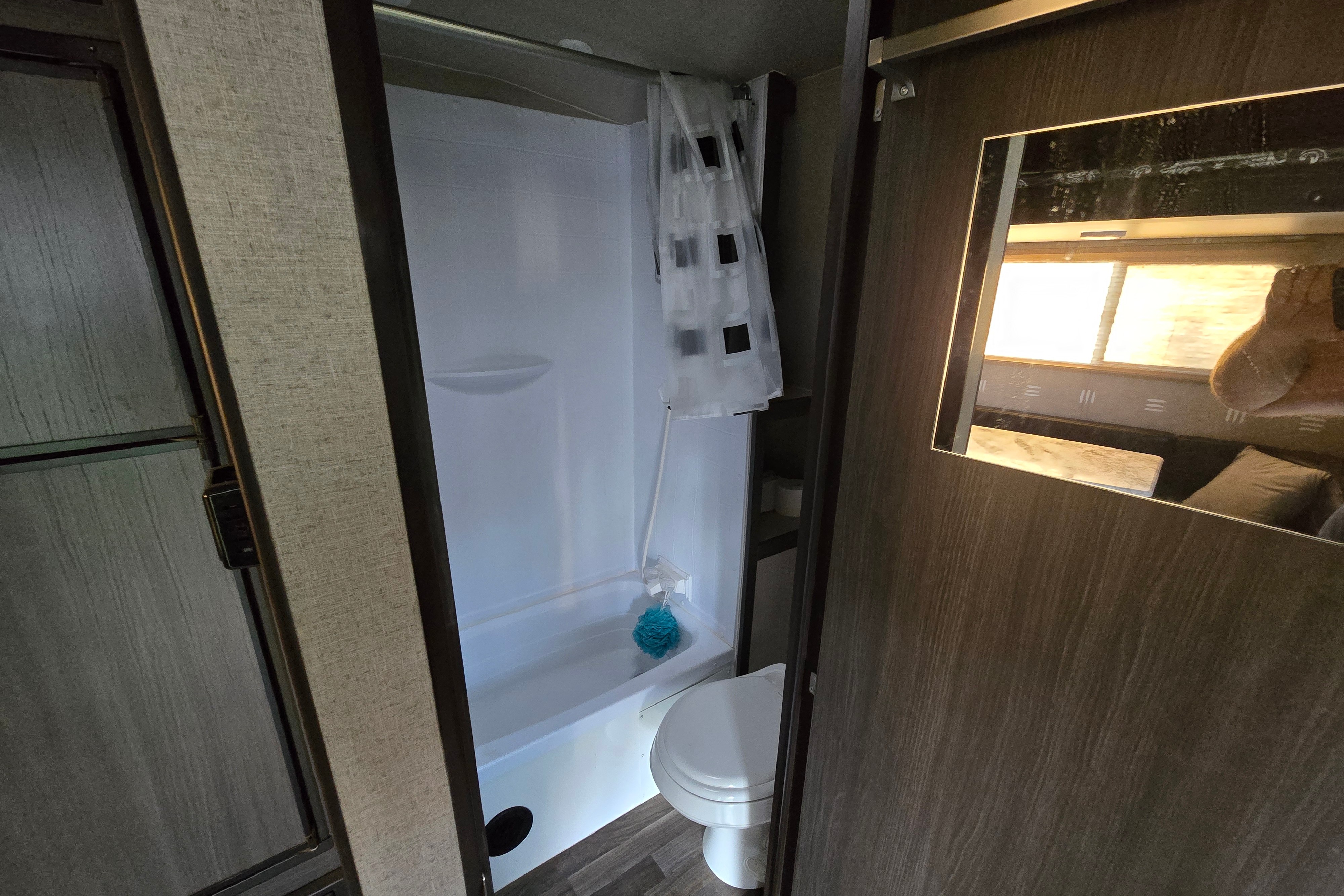 Chris 's Genesis Supreme RV Overnighter Toy Hauler