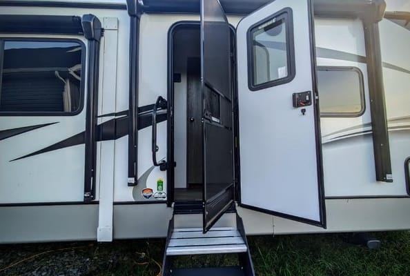 2022 Keystone Cougar Half-Ton 34TSB Travel Trailer