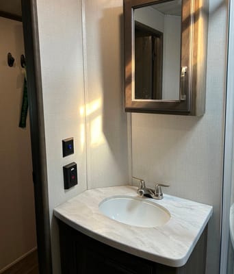 2022 Keystone Cougar Half-Ton 34TSB Travel Trailer