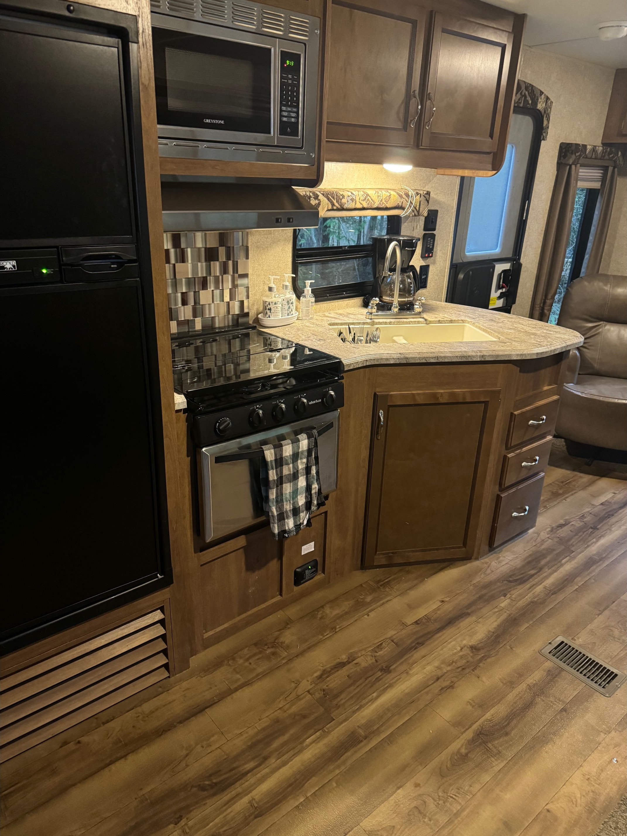Chuck's Coachmen Catalina Travel Trailer
