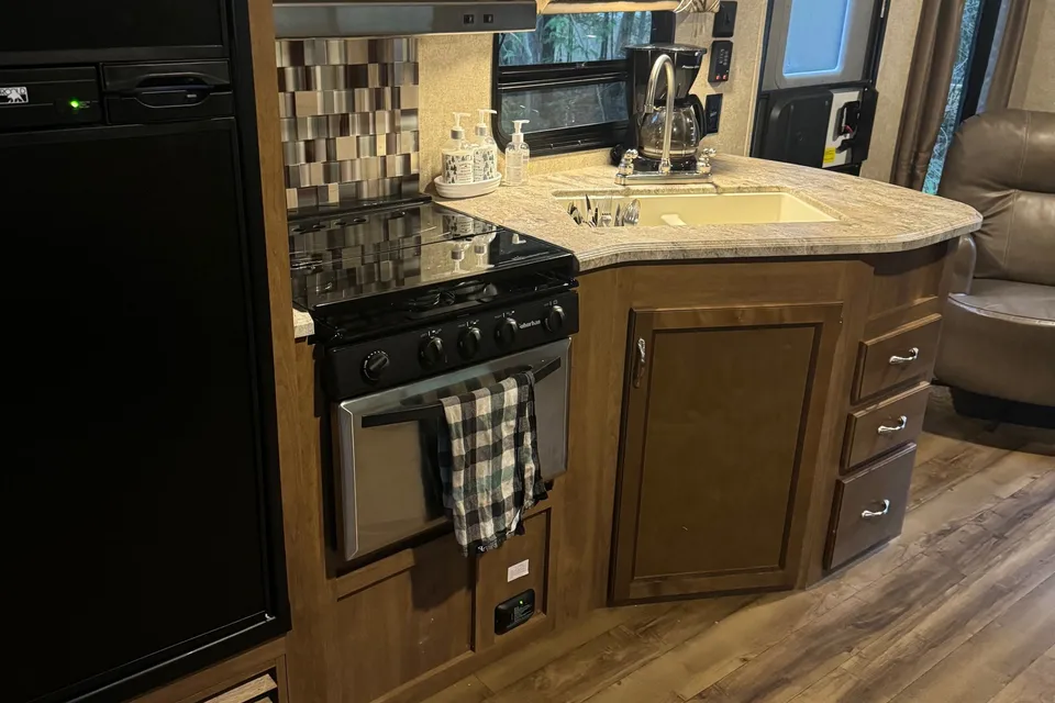 Chuck's Coachmen Catalina Travel Trailer