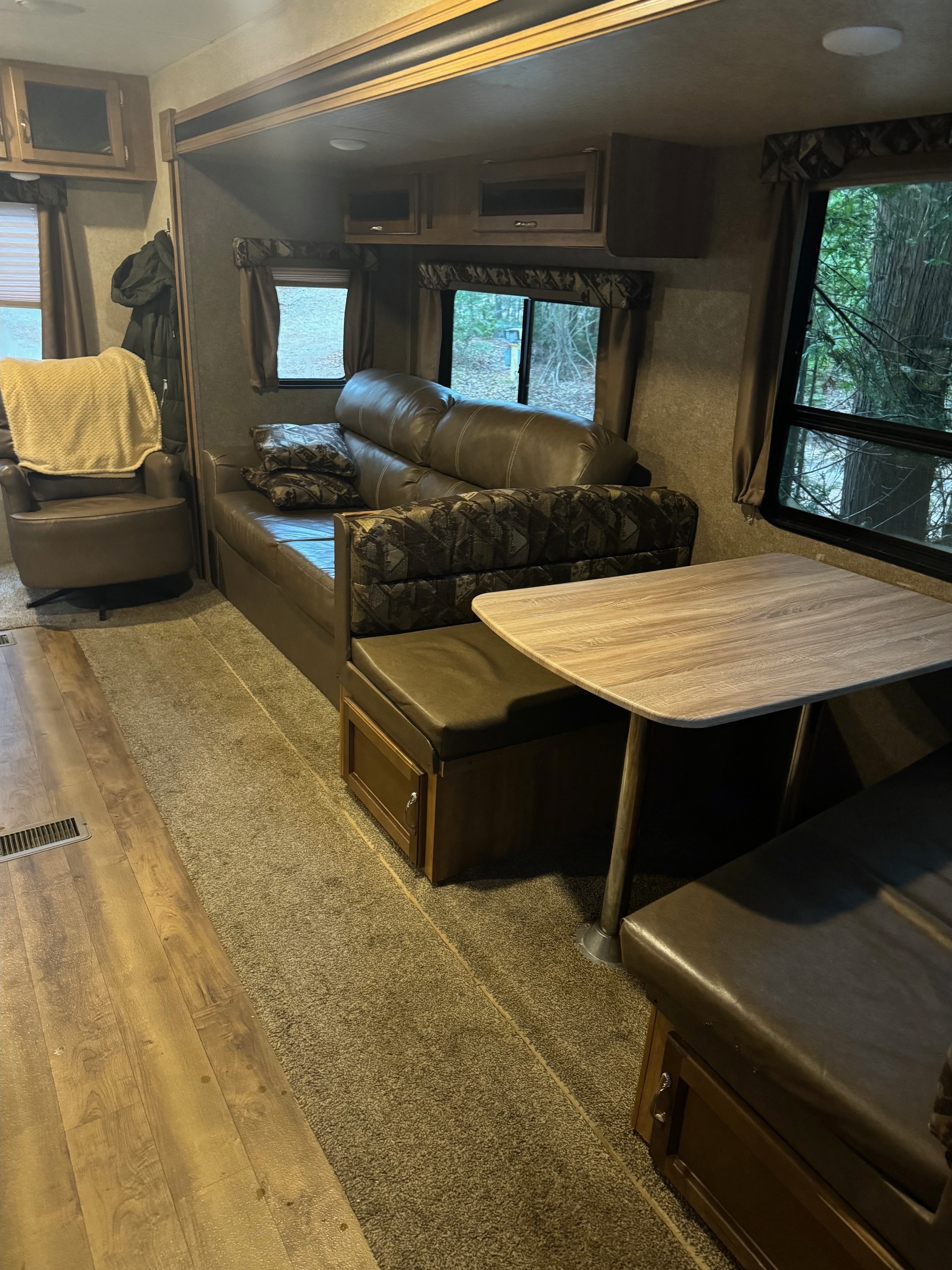 Chuck's Coachmen Catalina Travel Trailer