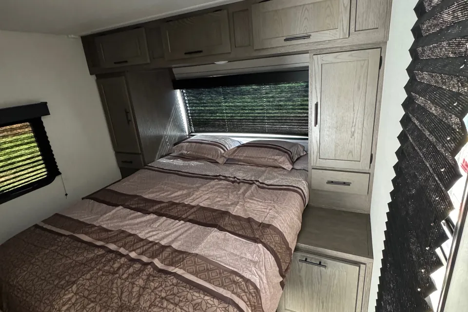 Forest River Alpha wolf 280QBS-L Travel Trailer