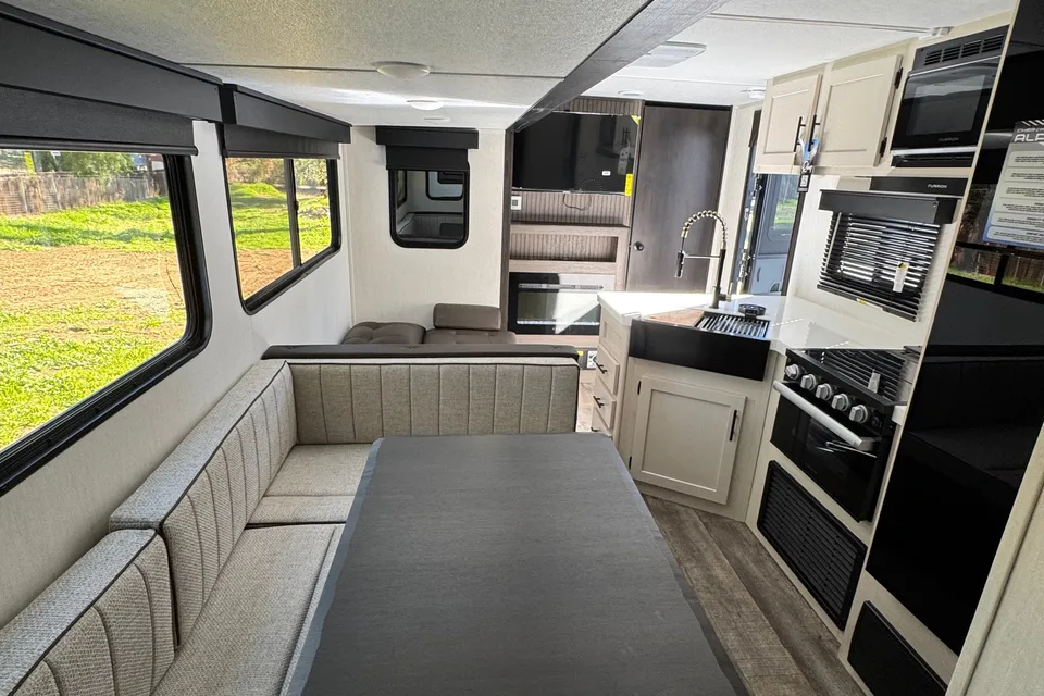 Forest River Alpha wolf 280QBS-L Travel Trailer