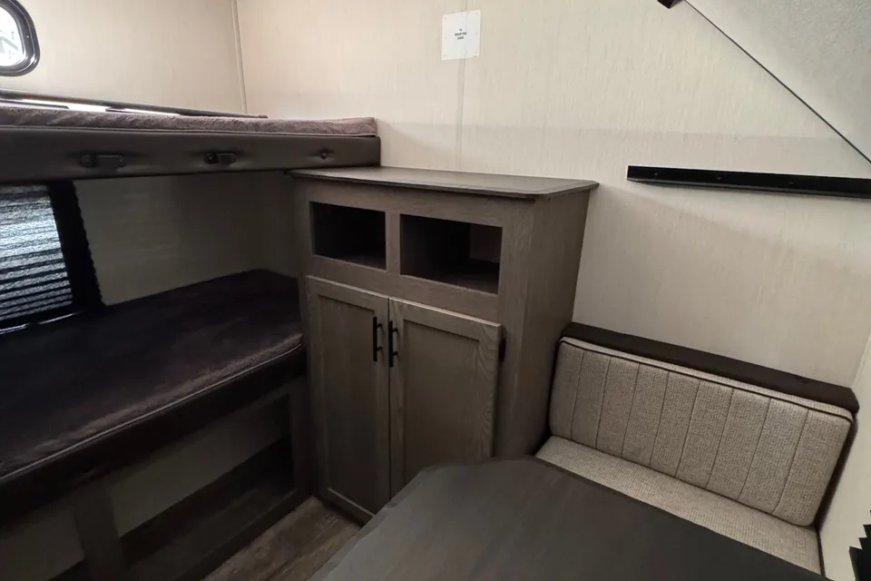 Forest River Alpha wolf 280QBS-L Travel Trailer