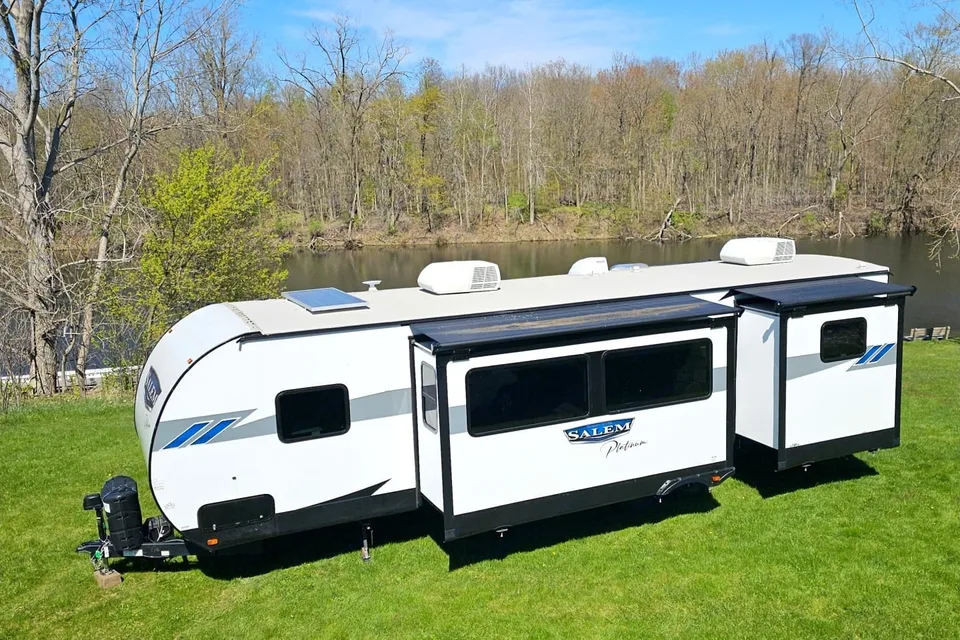 Fireside RV's 2023 Forest River Salem Platinum 31KQBTS Bunkhouse - LMI2008