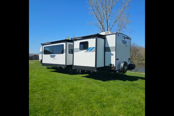 Fireside RV's 2023 Forest River Salem Platinum 31KQBTS Bunkhouse - LMI2008
