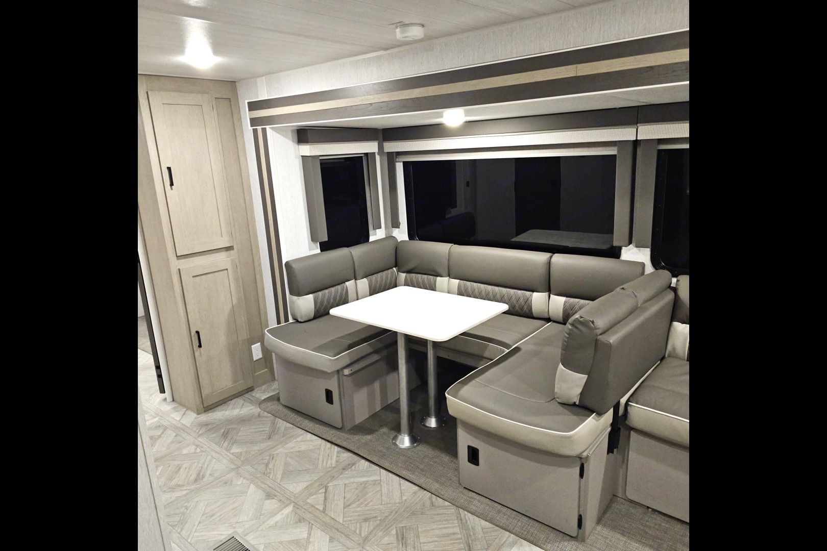 Fireside RV's 2023 Forest River Salem Platinum 31KQBTS Bunkhouse - LMI2008