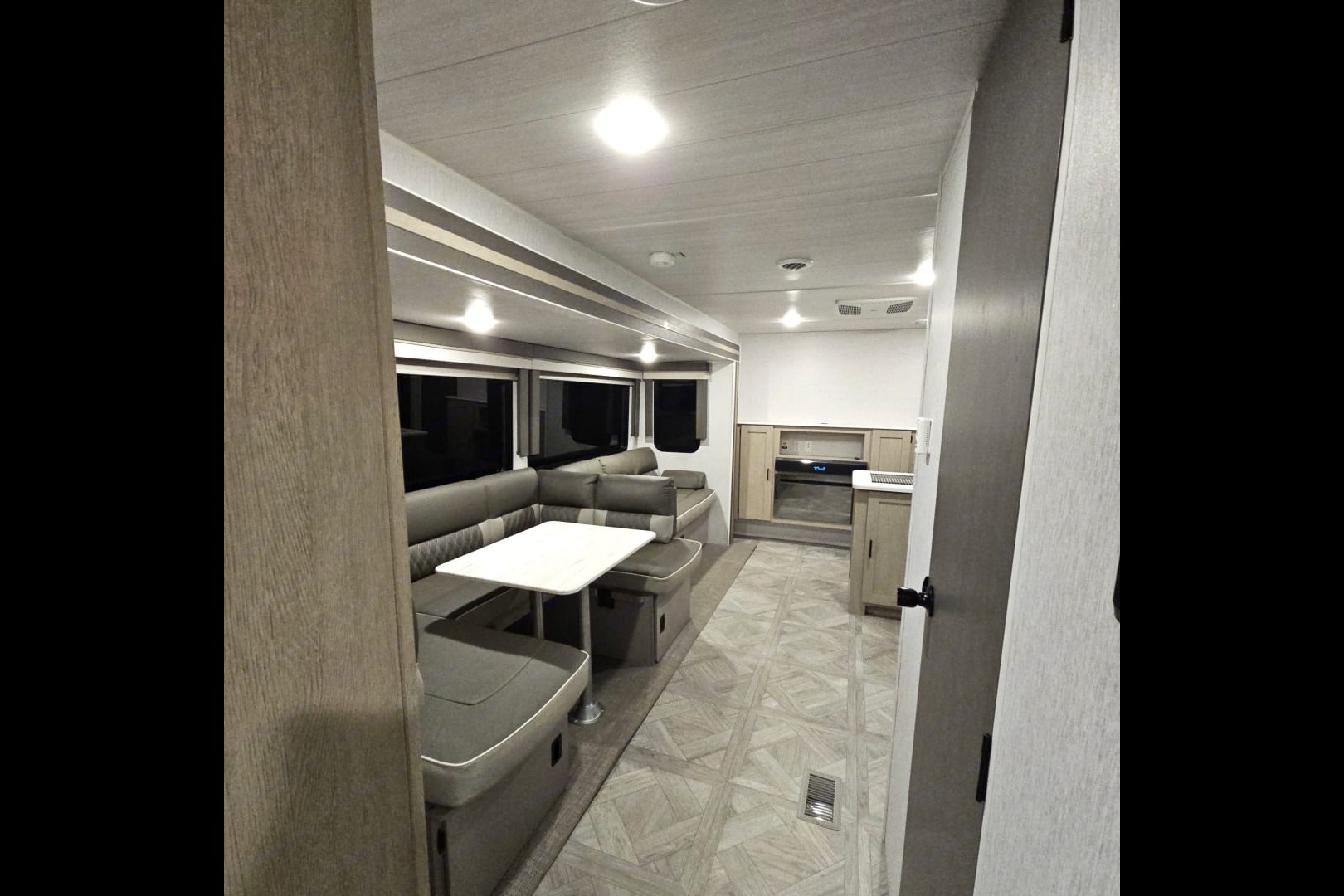 Fireside RV's 2023 Forest River Salem Platinum 31KQBTS Bunkhouse - LMI2008