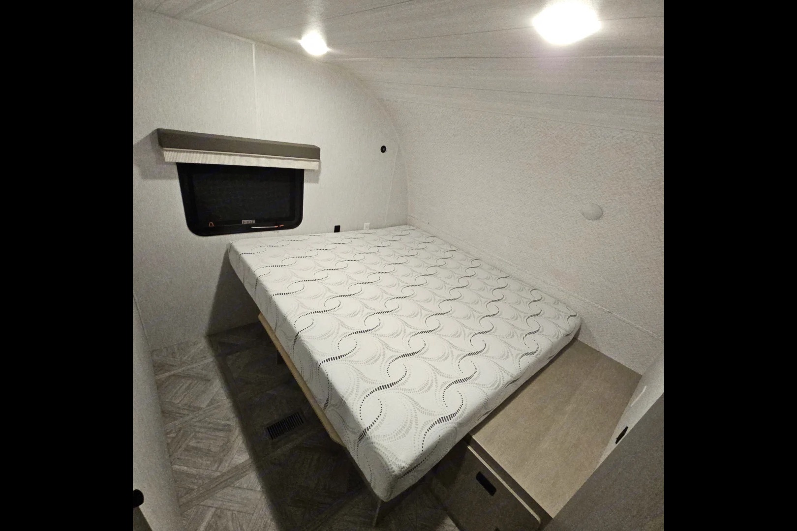 Fireside RV's 2023 Forest River Salem Platinum 31KQBTS Bunkhouse - LMI2008