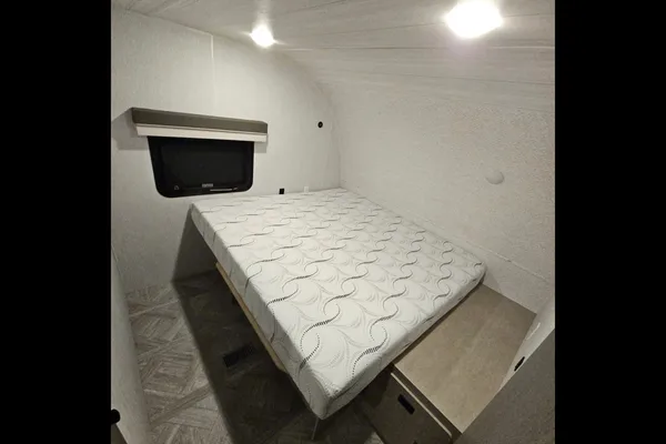 Fireside RV's 2023 Forest River Salem Platinum 31KQBTS Bunkhouse - LMI2008
