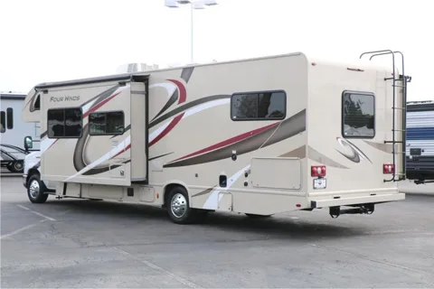 C14 - Thor Motor Coach Four Winds