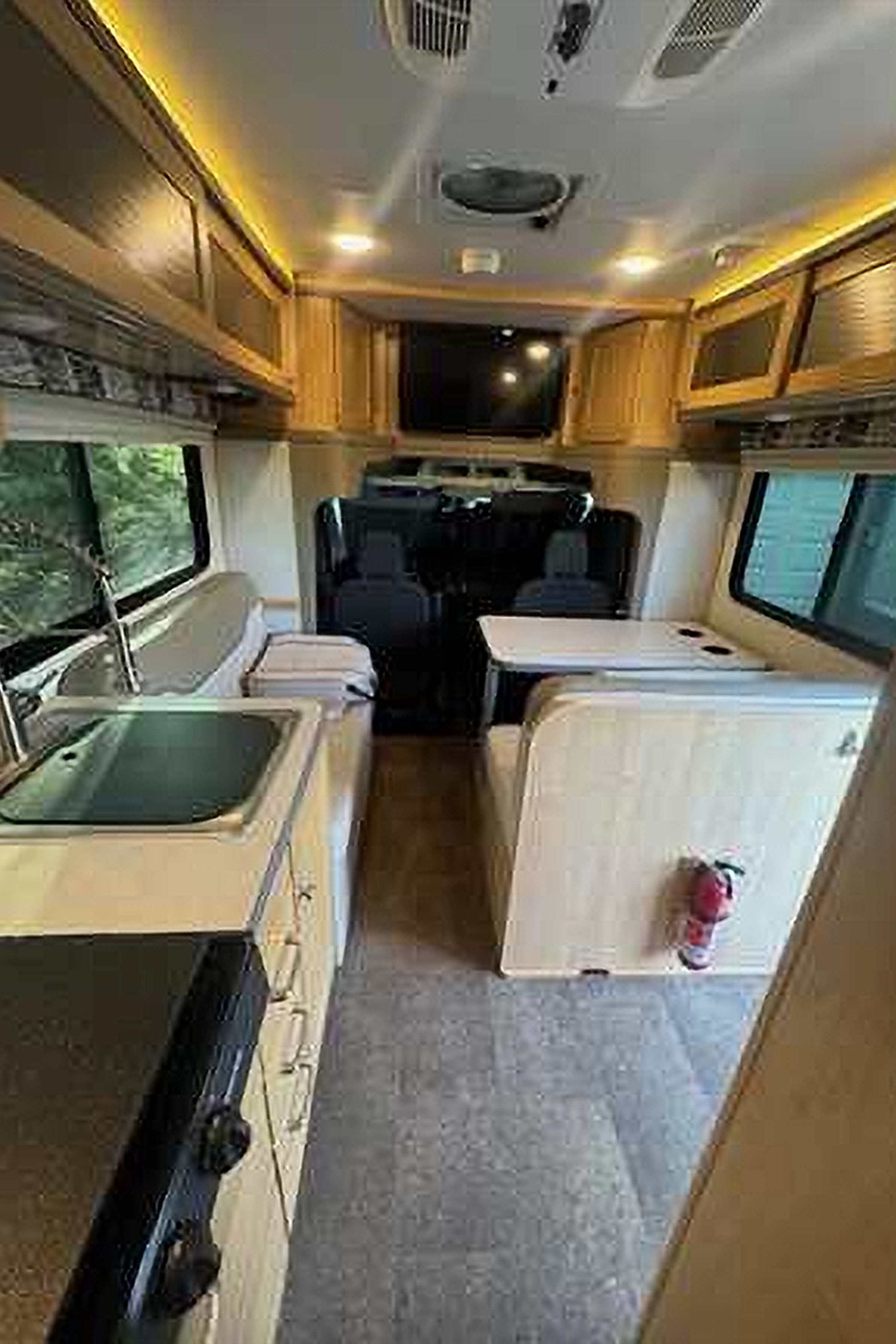 esther's Winnebago Fuse Class C